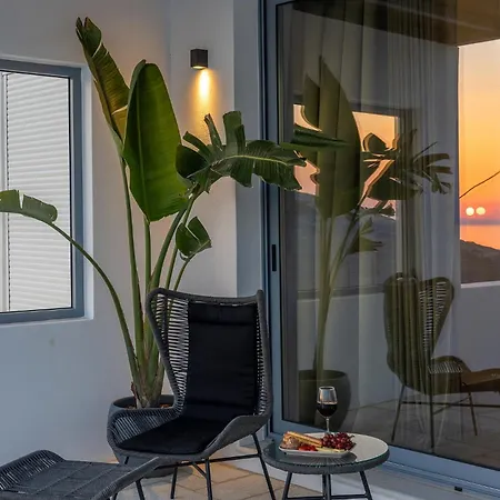 Tinian Sunset * Υστέρνια