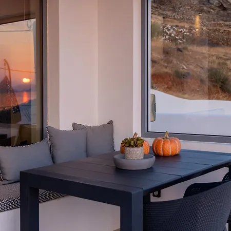 Tinian Sunset * Υστέρνια